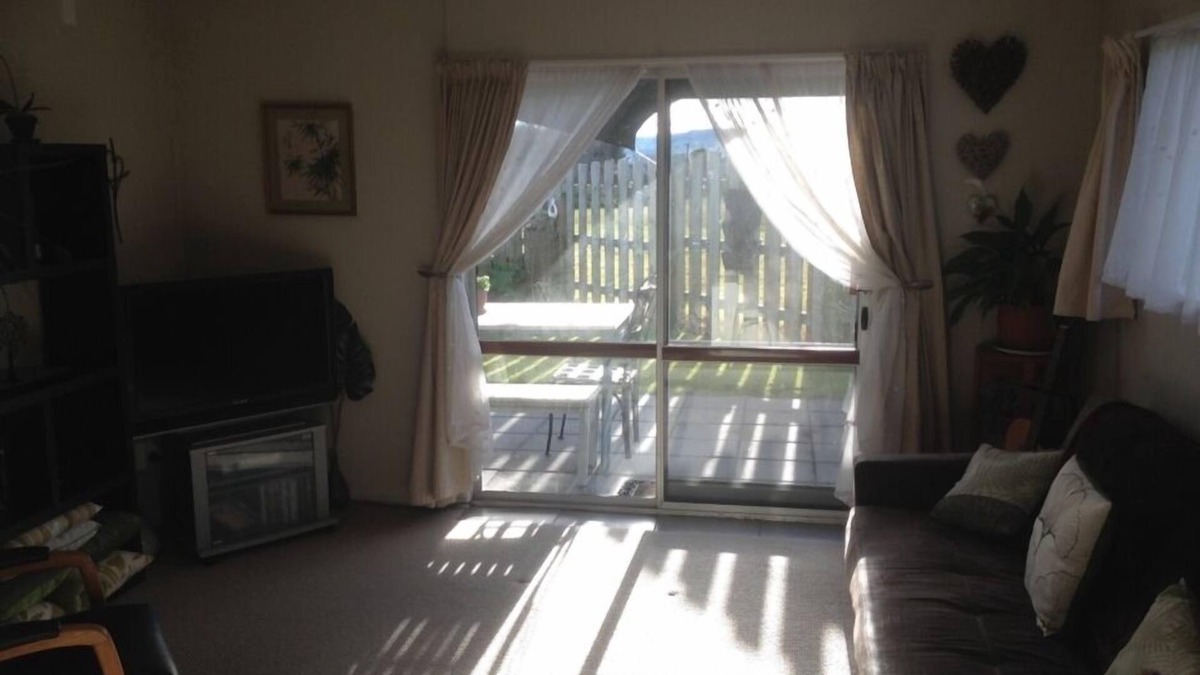Richmond Heights Apartment | Botanic Bliss-Clean and green, next to reserve and beautiful Botanic Gardens