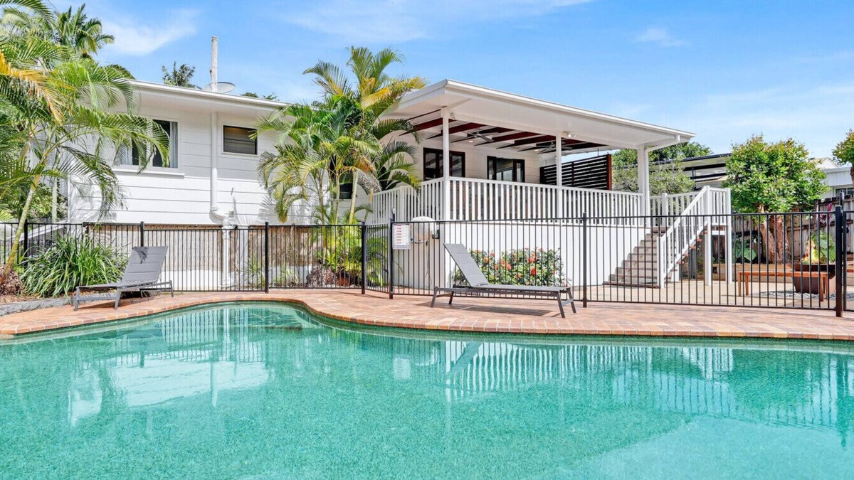 Edge Hill House | Botanica View – Spacious Edge Hill Home with Pool and Views