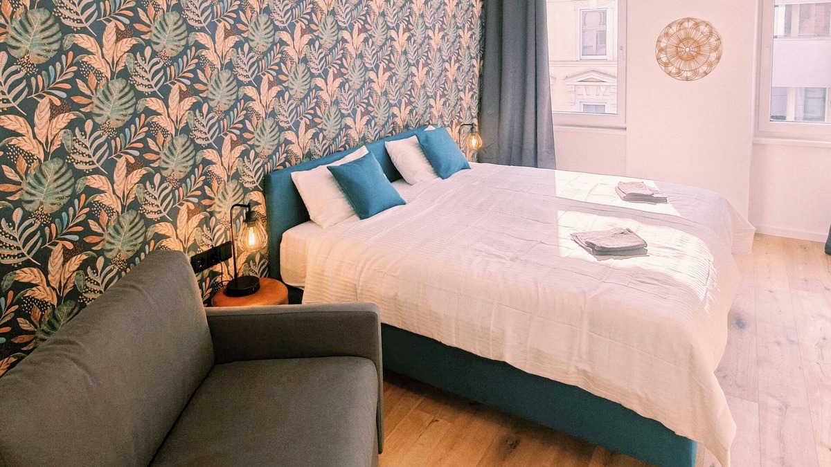 Favoriten Apartment | Botanical Garden + 2 Min to Metro U1 + Free Parking