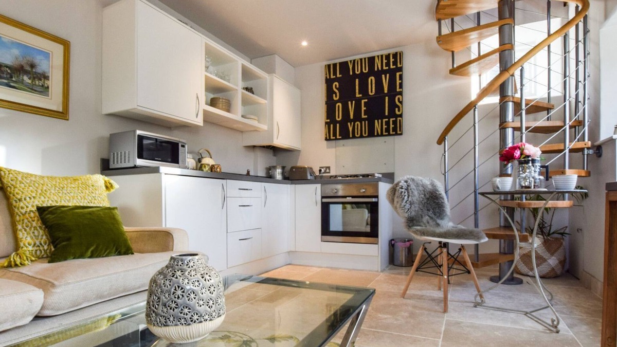 Bibury Cottage | Bothy at Arlington - sleeps 2 guests in 1 bedroom