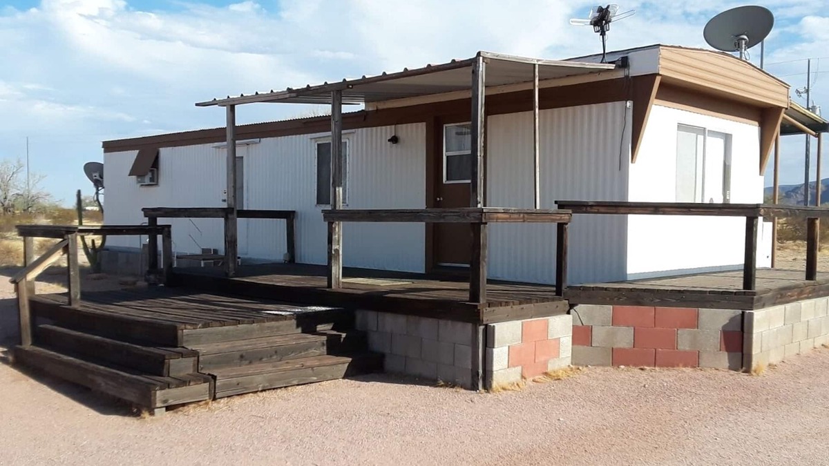 Maricopa House | BOTTLE & GLASS INN, a quite remote retreat on a 10 acre spread. Stargazing here.