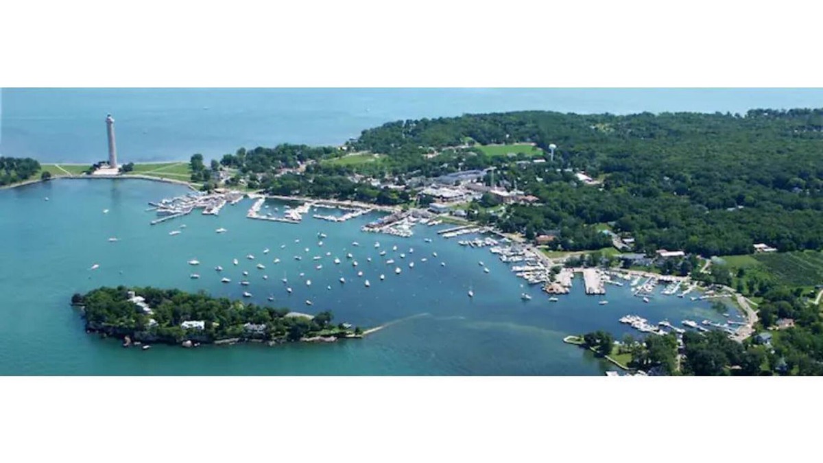 Put-in-Bay House | Bottom Floor apartment in heart of downtown Put in Bay resort area!