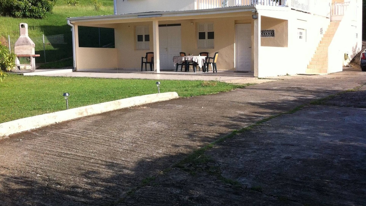 Le Robert House | bottom of villa in Le Robert pontaléry