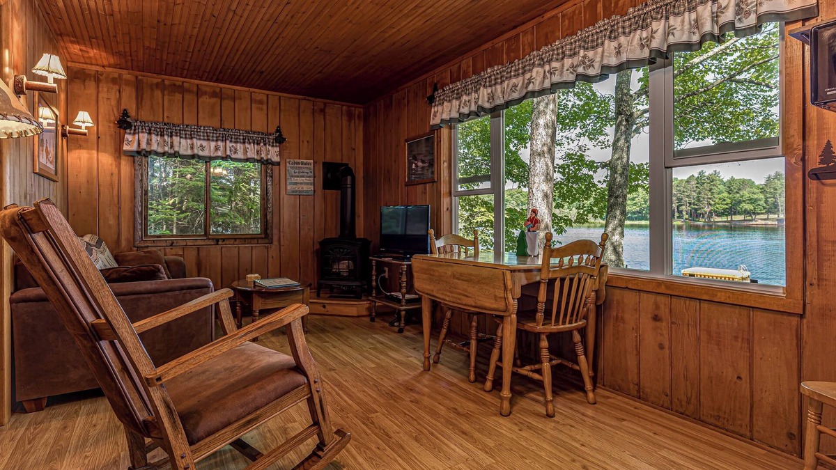 Minocqua Cabin | Bouchard Shores Resort on Lake Tomahawk - Bayside Cabin