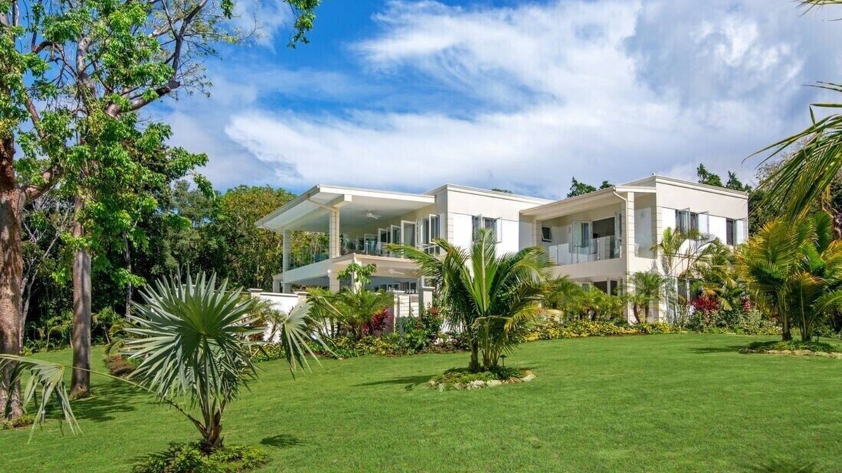 Montego Bay House | BougainVilla 6BR, Montego Bay, Half Moon + Golf membership, fully staffed, modern!