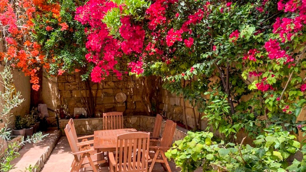 Cospicua House | Bougainvillea Breeze & Marina View, Cospicua, Malta