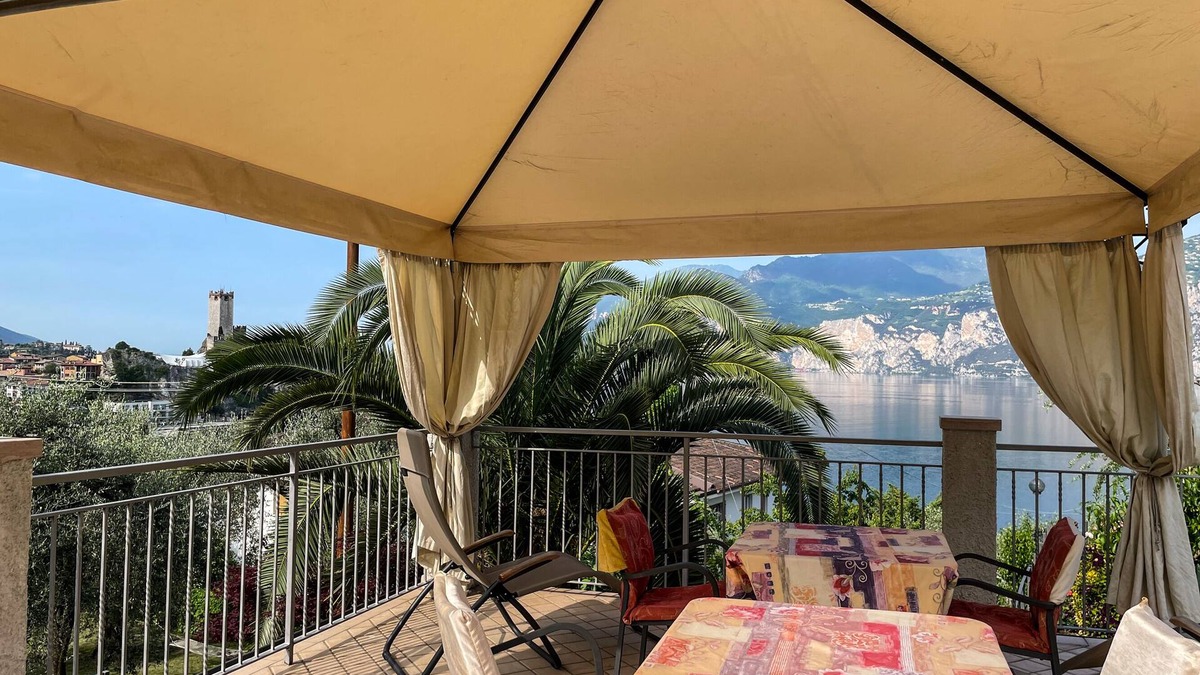 Malcesine Old Town Apartment | Bouganville Cottage Dependance