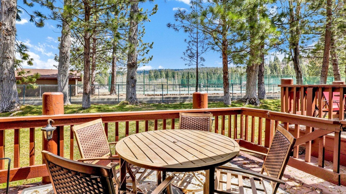 Big Bear Lake Apartment | Boulder Bear Lakeside Condo- Big Bear Modern Retreat