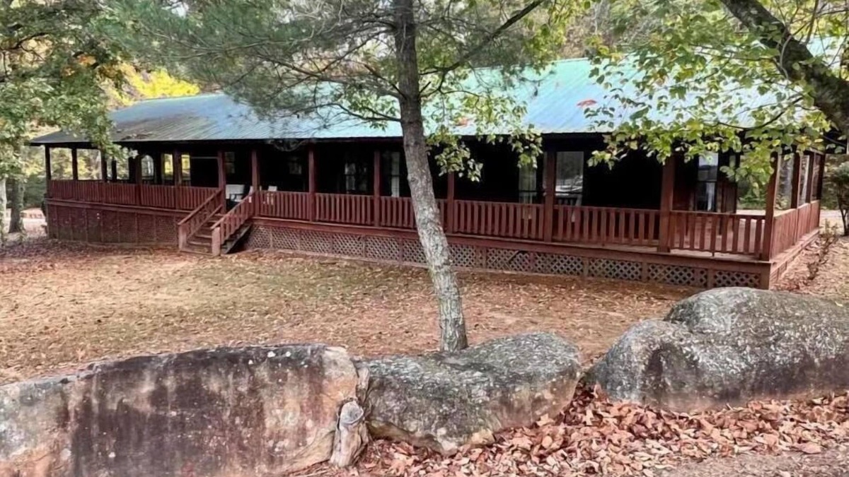 Albertville Cabin | Boulder Lodge Cabin on Lake with Kids Inflatables