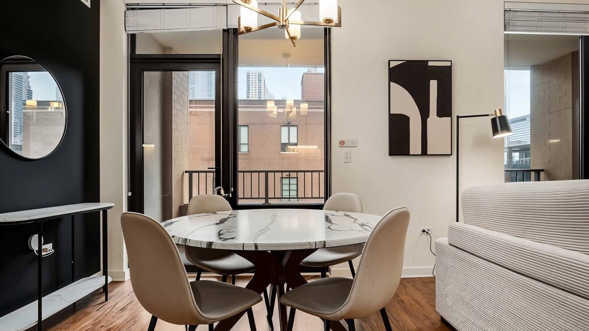 Near North Side Apartment | Boulevard Stays | 5 Minutes to Magnificent Mile and River North