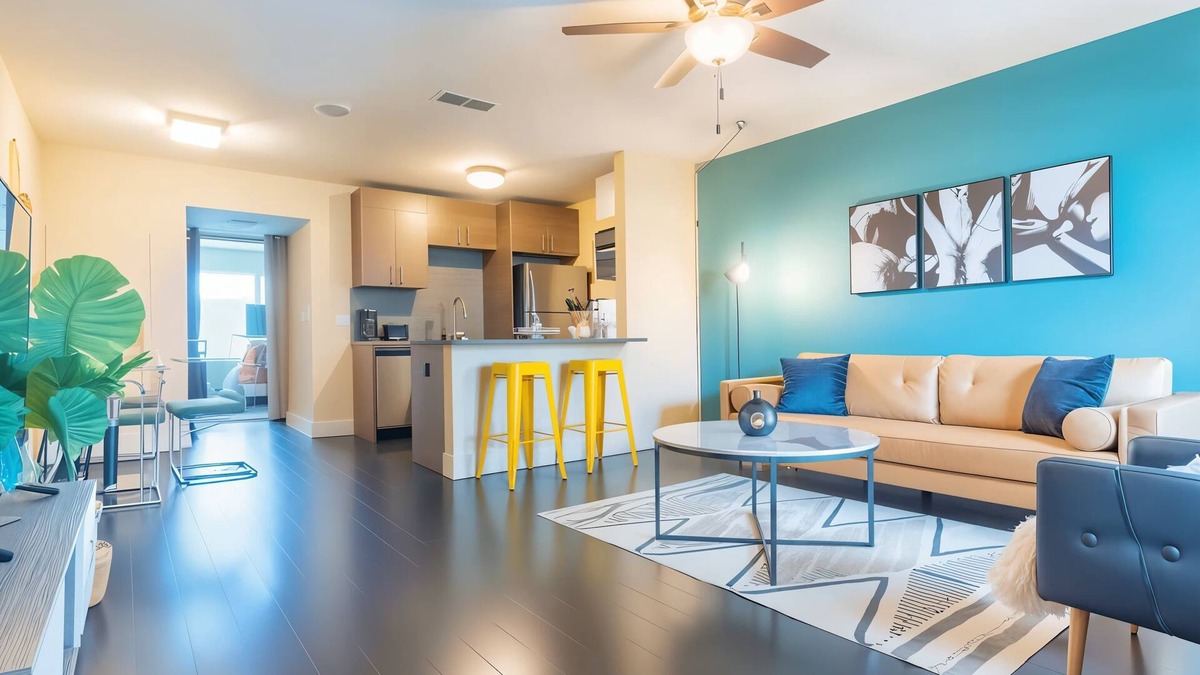 Riverside Apartment | Boulevard Stays Modern King Stay Near Downtown Pool