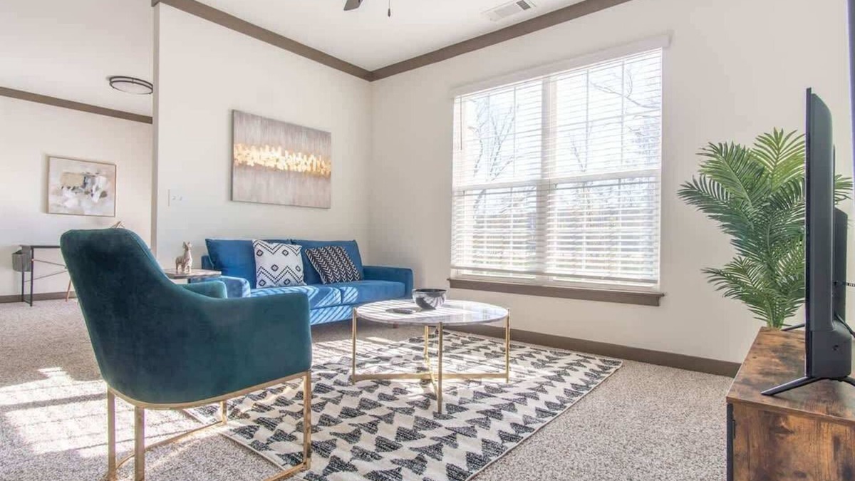 Jeffersontown Apartment | Boulevard Stays Spacious 1BR Suite Pool, Parking Gym D