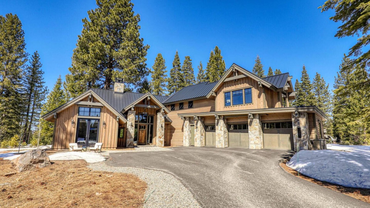 Ponderosa Palisades House | Bound to Impress. Private Hot Tub, Golf Access & Exclusive Club Amenities!