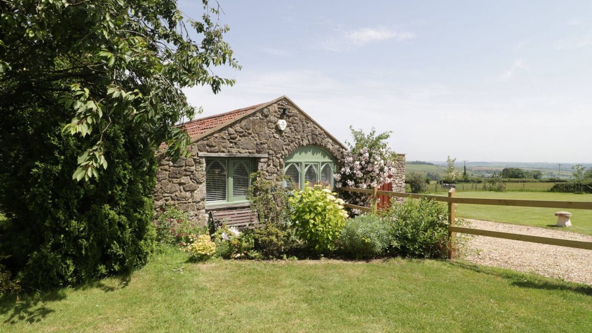 Stanton Drew Cottage | BOUNDARY BARN, family friendly, country holiday cottage in Dundry