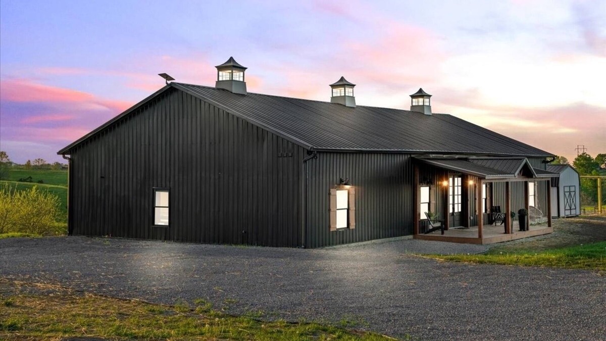 Lancaster House | Bourbon Barndominium Bonanza! Golf Simulator+Theater+Hot Tub+Sports Bar+Arcade