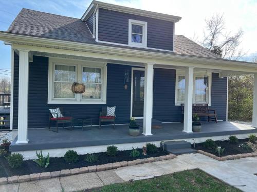 Bardstown House | Bourbon Country Cottage