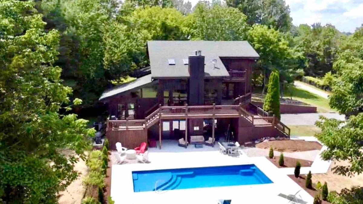 Buechel House | Bourbon Country Lodge 5 Acre Resort Pool+Hot Tub