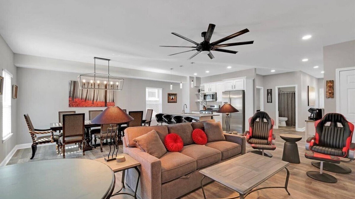 Schnitzelburg House | Bourbon House 3 - Expo Center - Large Groups