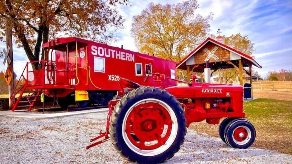 Lawrenceburg House | Bourbon Trail: Caboose on the Farm