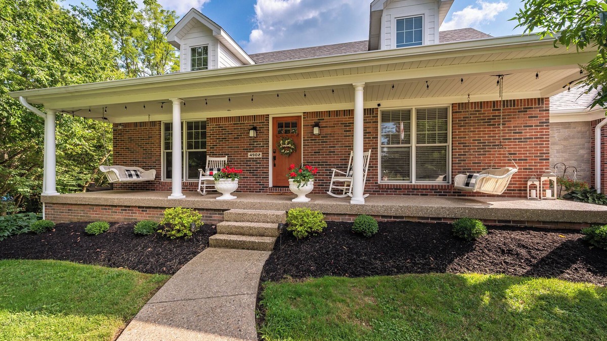 Crestwood House | Bourbon Trail Getaway on Quiet Cul-de-sac - minutes from I-71 - Sleeps 8