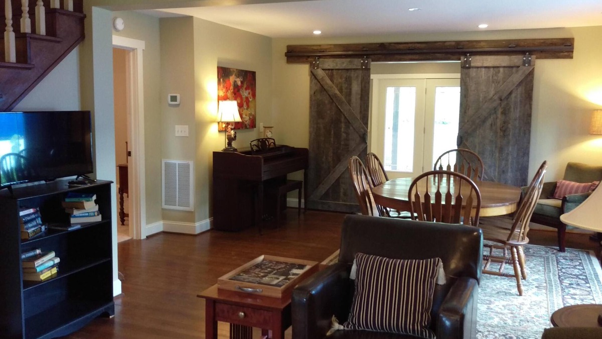 Midway House | Bourbon Trail, Horse Park & Farms, Keeneland, Vineyard & Winery