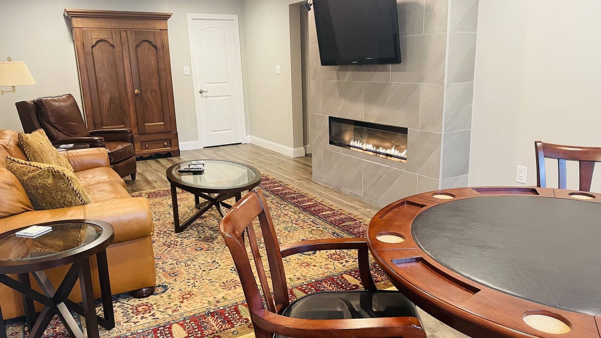 Harrodsburg Apartment | Bourbon Trail, horse farms, relaxation in the countryside.