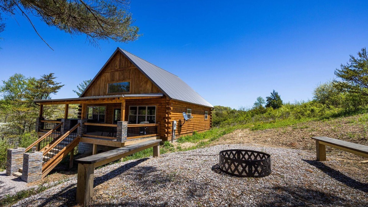 Logan Cabin | Bourbon Trail Lodge by The Inn & Spa at Cedar Falls