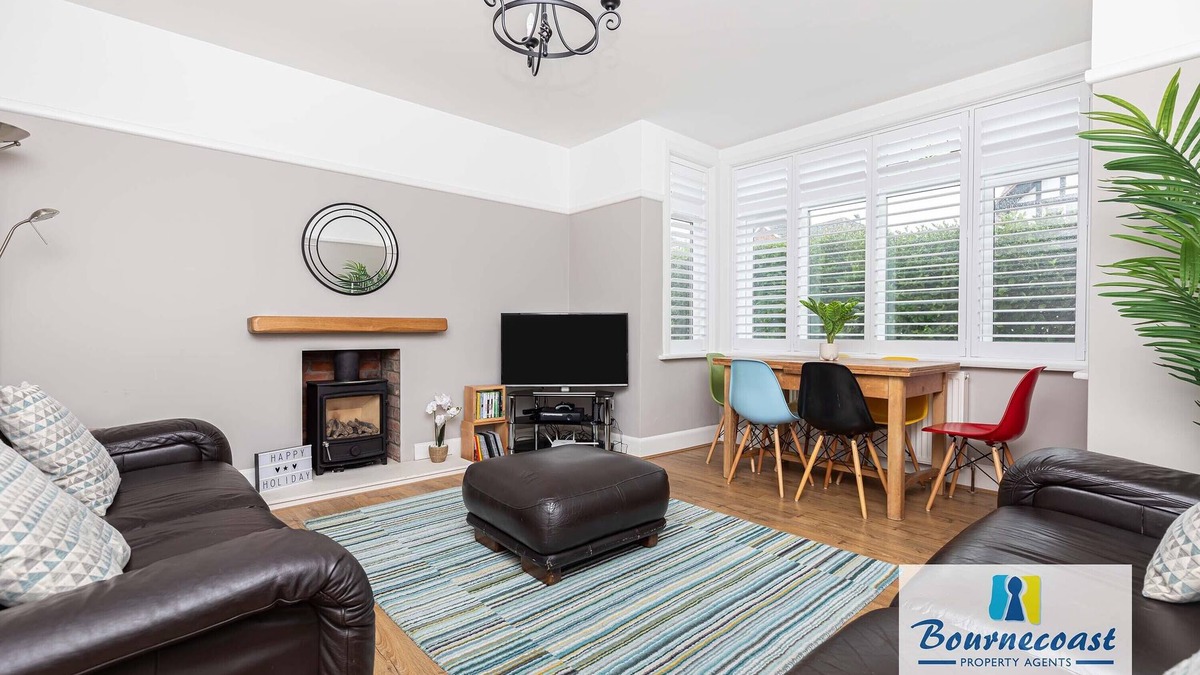 Boscombe Apartment | BOURNECOAST: Flat in fantastic location 500m from clifftop with garden - FM9582