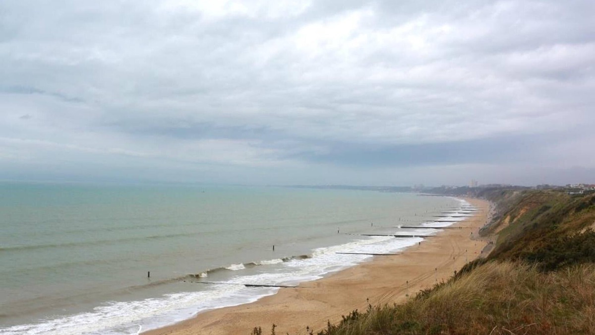 Southbourne Apartment | BOURNECOAST: MODERN HOLIDAY FLAT WITH FANTASTIC SEA VIEWS - SANDY BEACHES-FM6128