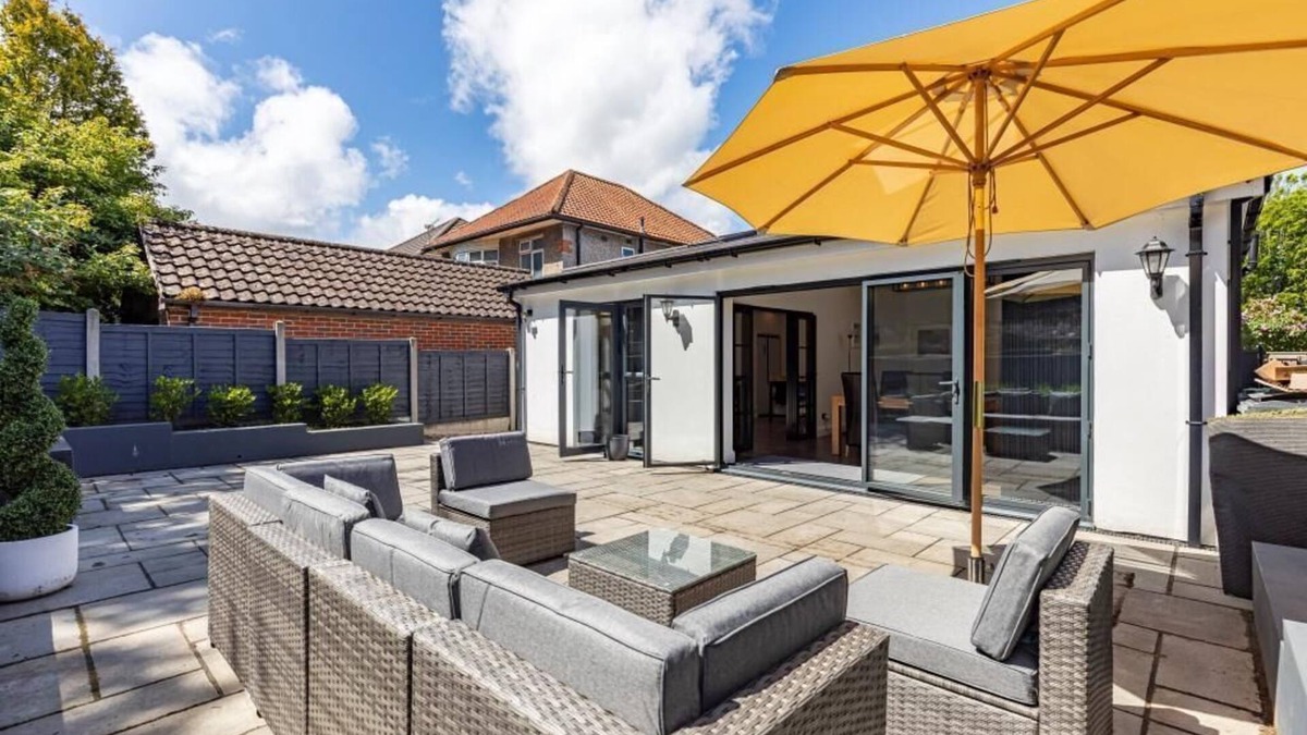 Southbourne House | BOURNECOAST: TWO BEDROOM MODERN FAMILY BUNGALOW NEAR SHOPS/RIVER/BEACH - HB2079