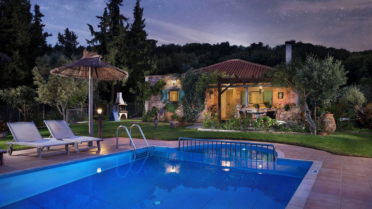 Filippos Villa | Boutique Βίλα Πέτρα Ελένη