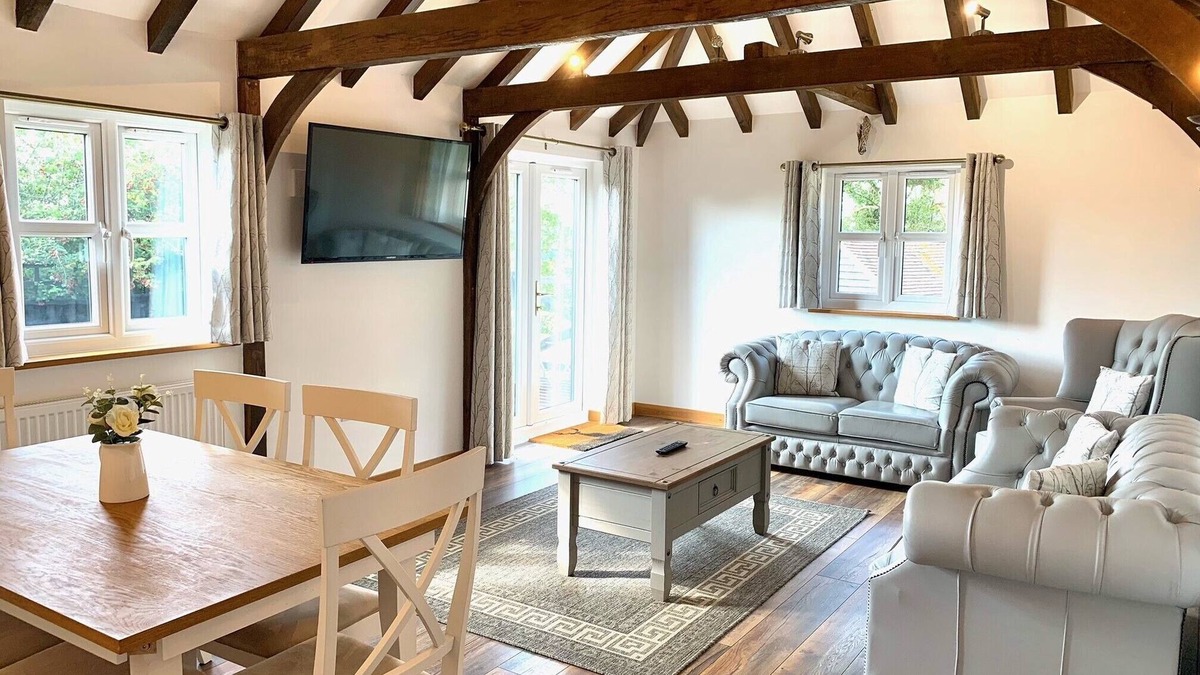 Hailsham Cottage | Boutique 3-Bed Cottage in Hellingly