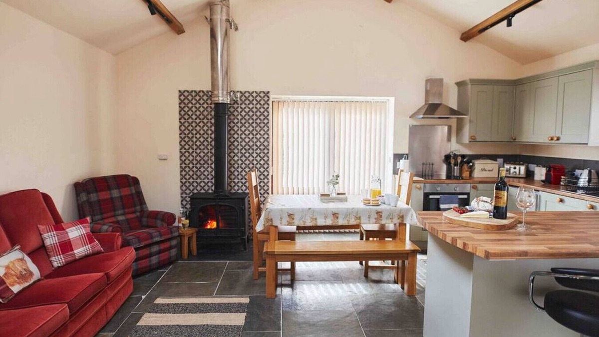 Monmouth Cottage | Boutique 3-bedroom cottage in a stunning countryside location with private deck and hot tub