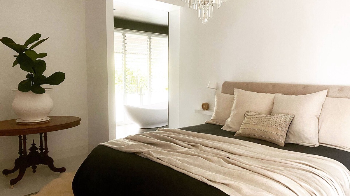 Leopold House | Boutique Accomodation- Close to Wineries and Beaches