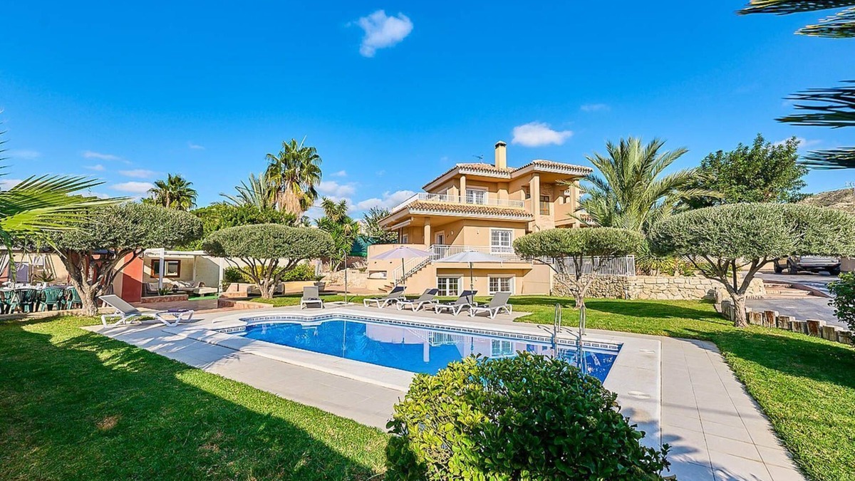 Hoya de los Patos Villa | Boutique Alicante - Five Bedroom Villa, Sleeps 11