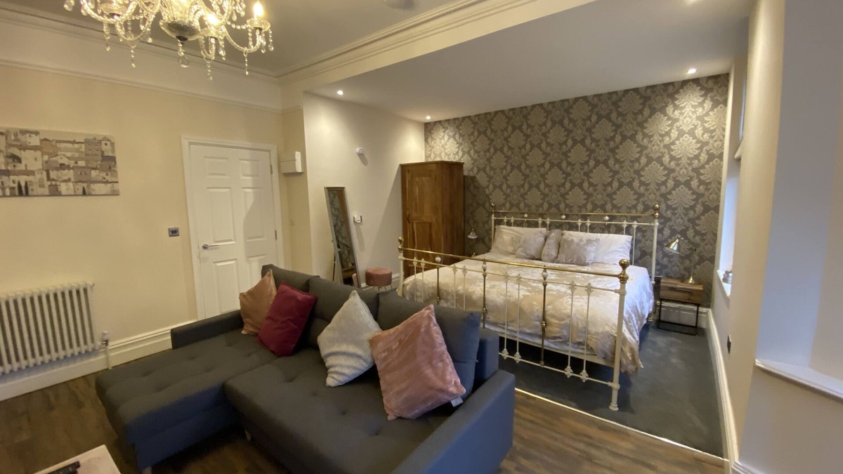Lytham St. Anne's Apartment | Boutique Apartment in great location with private parking