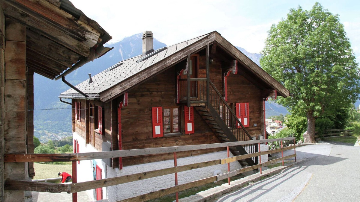 Erschmatt Apartment | Boutique Apartment in Valais with Balcony