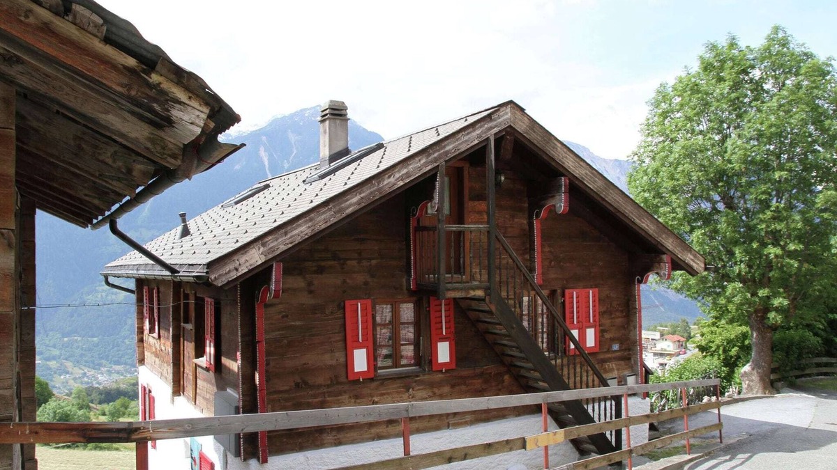 Erschmatt Apartment | Boutique Apartment in Valais with Balcony