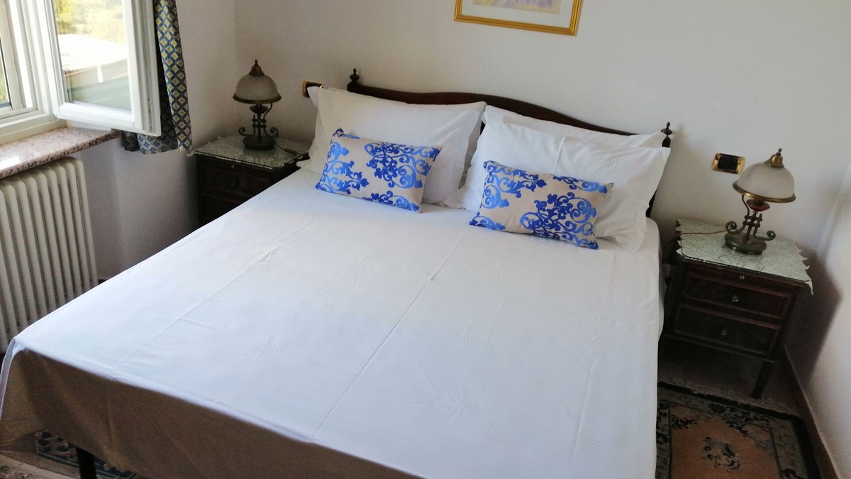 Govone Apartment | Boutique Apartment w Balcony in Roero wine area of Piedmont, near Asti and Alba.