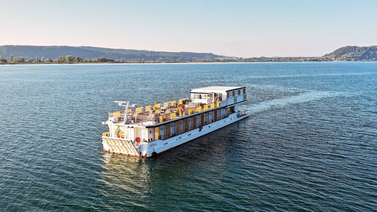 Bas-Vully Boat Rental | Boutique Boat Hotel Attila