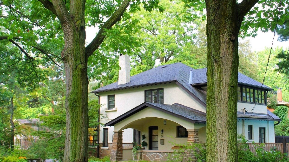 Mineola House | Boutique character home with spa-like pool in bucolic neighbourhood, Port Credit