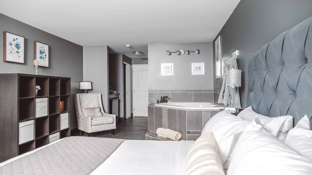 Zion Hotel | Boutique Charm with Relaxing Firepit Evenings, Games, Books & Garden Charm