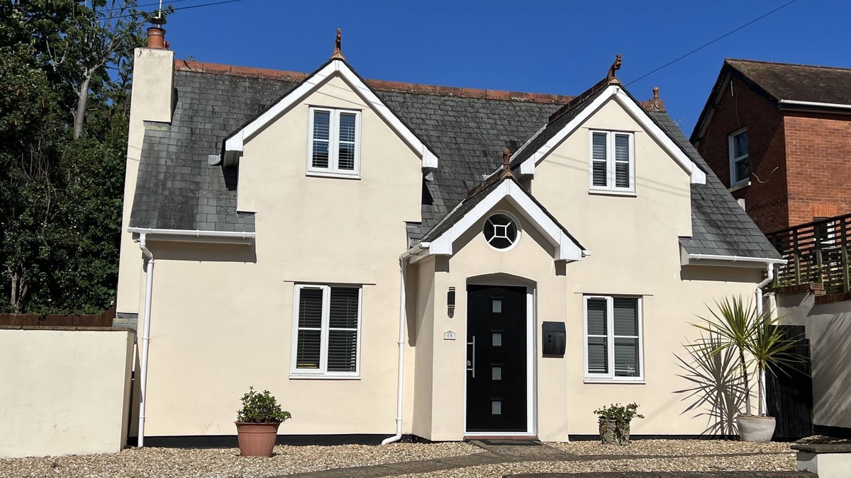 Exmouth House | Boutique coastal townhouse, parking & walking distance to beach, pets welcome