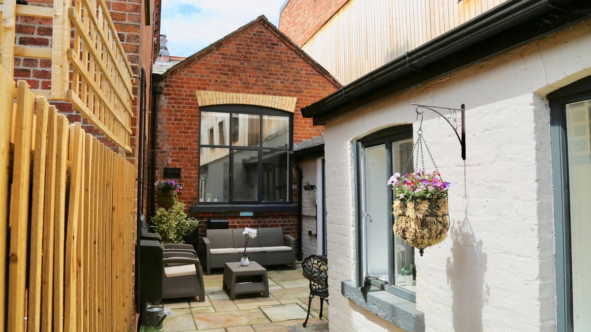 Chester Apartment | Boutique Courtyard Apt @ The Chapel Chester - City Centre