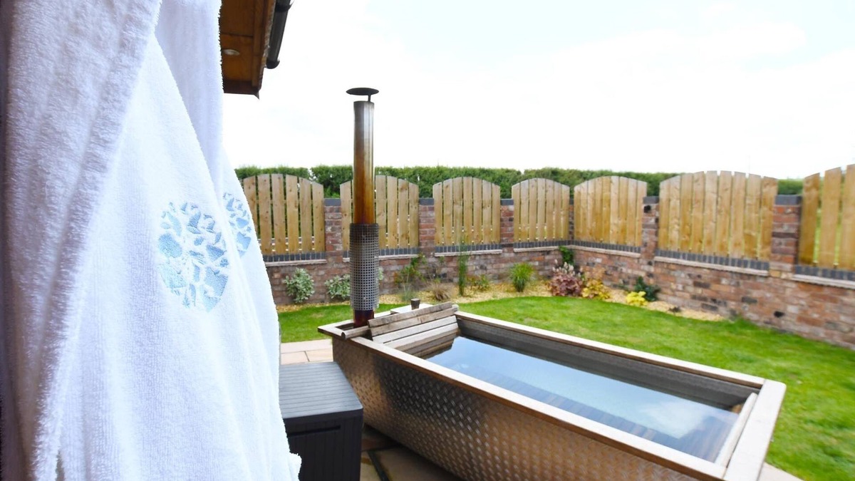 Wichenford House | Boutique Farm stay cottage in Worcestershire - Hot Tub/Dog Friendly