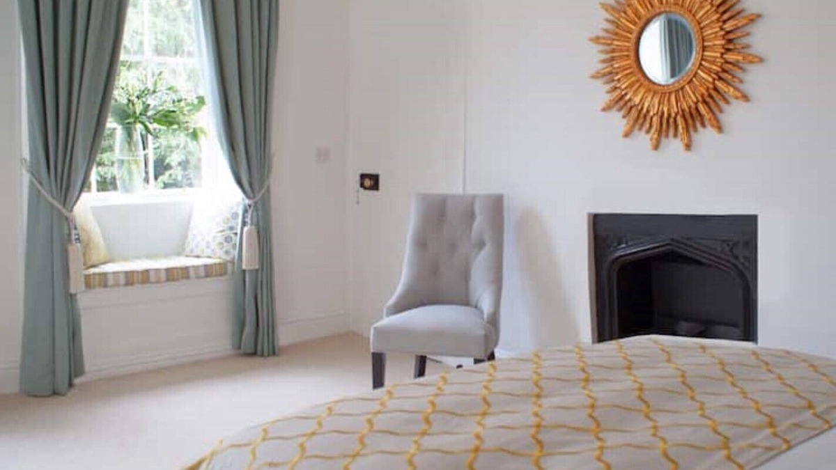 Earls Barton Hotel | Boutique Historical Country House -franklin Suite
