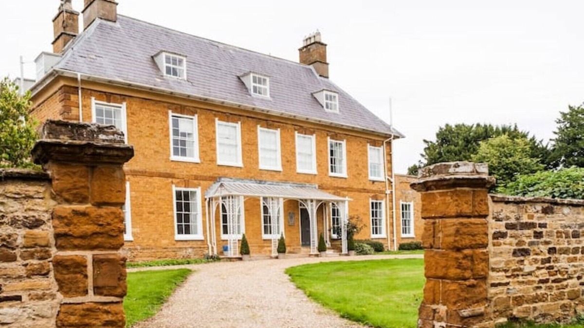 Earls Barton House | Boutique Historical Country House