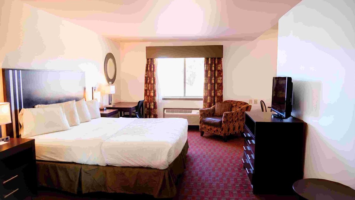 Alva Hotel | Boutique Hotel– Enjoy Clean Rooms, Hot Breakfast, WiFi, & Family Hospitality!