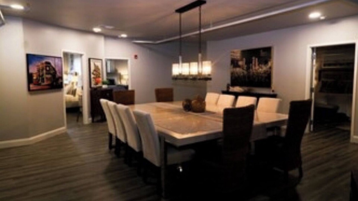 Seneca Bed & Breakfast | Boutique hotel in historic downtown Seneca. Room #2 Owners Suite. Q/K combo.