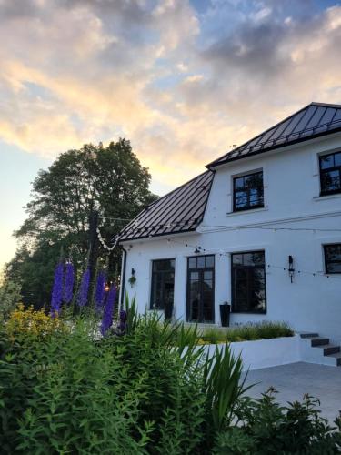Ogre Municipality Villa | Boutique hotel MEŅĢELES PIENOTAVA